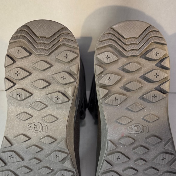 Like New UGG Women's Adirondack III Short Waterproof Winter Snow Boots Gray sz 8 - Picture 6 of 16